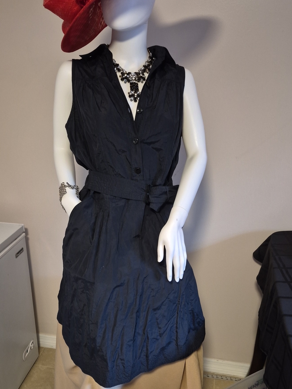 Armani Black Midi Sleeveless B Dress Pockets & Side Buckle. NO SWEAT MATERIAL